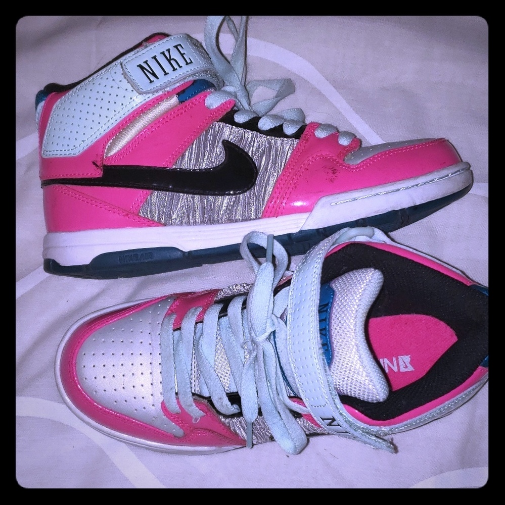 NIKE Sneakers